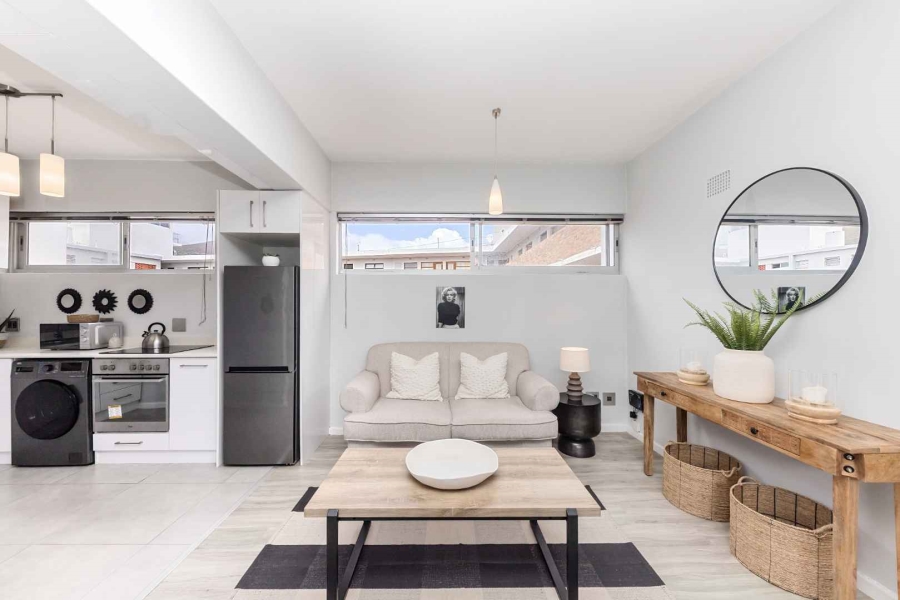 To Let 1 Bedroom Property for Rent in Sea Point Western Cape